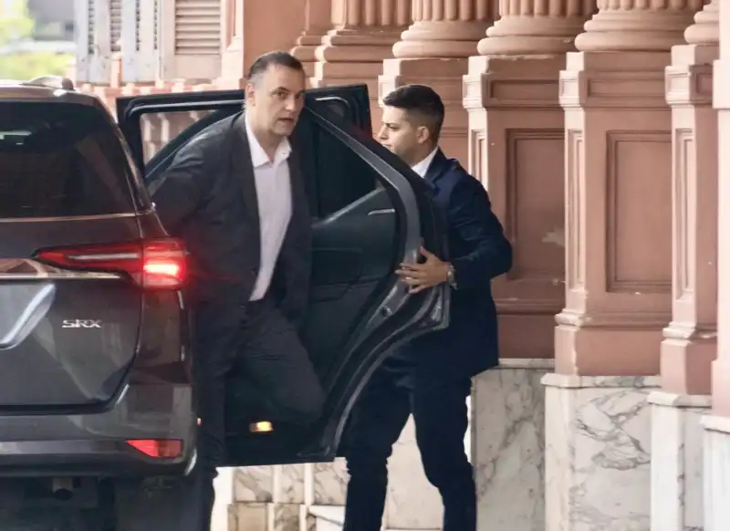 La oposición ausente y la moral pública en retroceso 4 La mesa política del oficialismo se reúne para revisar el temario de las sesiones extraordinarias en medio del reclamo de las provincias por la emergencia de los incendios.