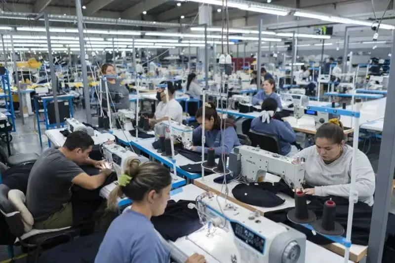 zapatos que dicen más que mil discursos milei