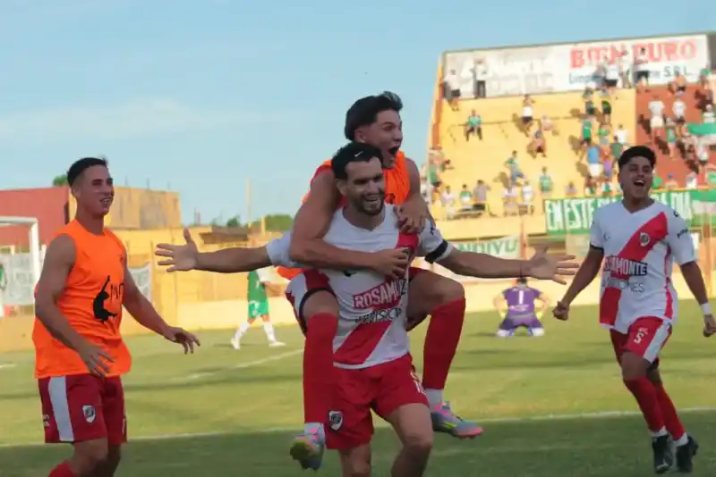 Juan Eluchans confirmó su continuidad como DT principal de Guaraní tras la salida de la dupla con Dutto y habló del ascenso, el plantel y los objetivos 2026.