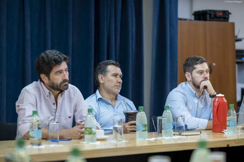 Crisis yerbatera: Macías confirmó que avanzarán en la Justicia para que el INYM recupere facultades 5 Mesa extraordinaria legislativa.La reunion trato la agenda de la yerba mate para dar seguimien 2 - 4