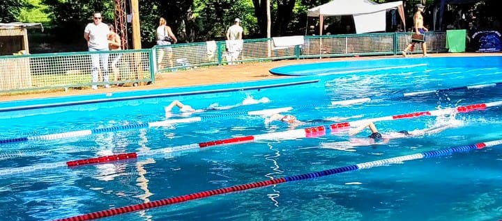 Más que caminar: la natación fortalece el corazón y mejora la circulación