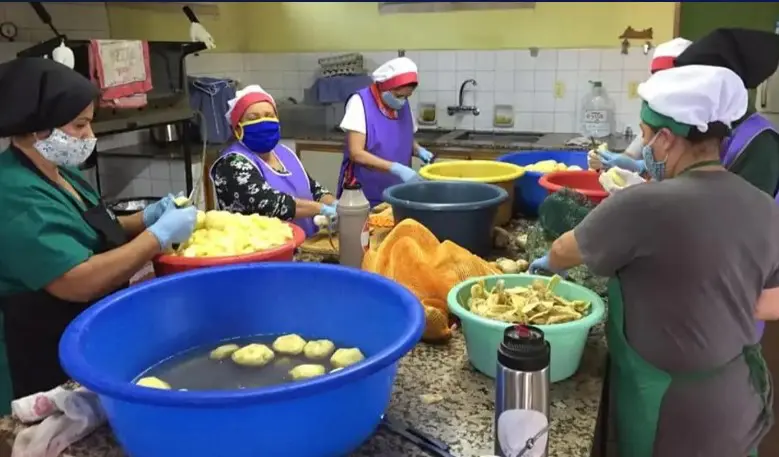 Refuerzan la asistencia en barrios de Posadas: se entregan más de 6.800 porciones por semana 2 Posadas