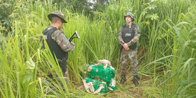 Prefectura incautó más de 215 kilos de marihuana ocultos en la costa del río Paraná 3 Prefectura