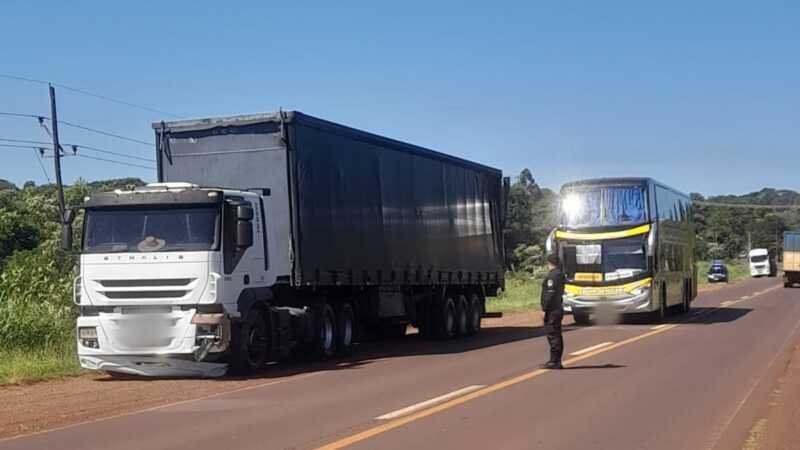 Jardín América: triple choque de camiones en la Ruta 12 sin personas lesionadas triple choque camiones en Jardín América