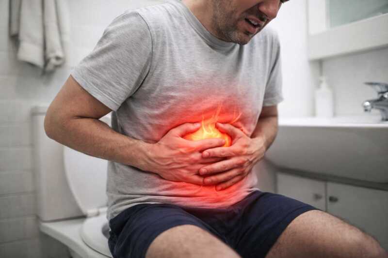 Dolor abdominal, vómitos y diarrea son algunas de las principales consecuencias de la gastroenteritis, una afección que puede agravarse por contacto con agua contaminada.