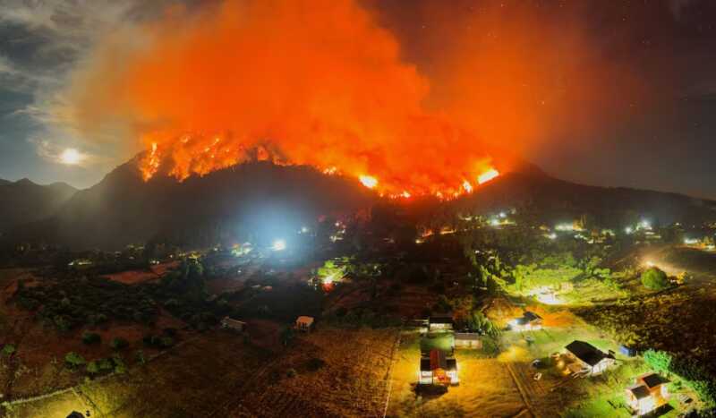 Oficializan la emergencia ígnea y zona de desastre en Santa Cruz por los incendios en Los Glaciares 2 Los incendios forestales en la Patagonia obligaron a declarar la emergencia ígnea en Santa Cruz, en medio de condiciones extremas de sequía y altas temperaturas.