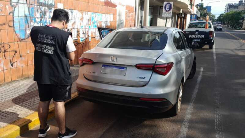 Posadas: recuperaron un vehículo con pedido de secuestro judicial durante un operativo policial 2 El procedimiento se realizó luego de una alerta del 911 y permitió recuperar un vehículo buscado por la Justicia en Posadas.