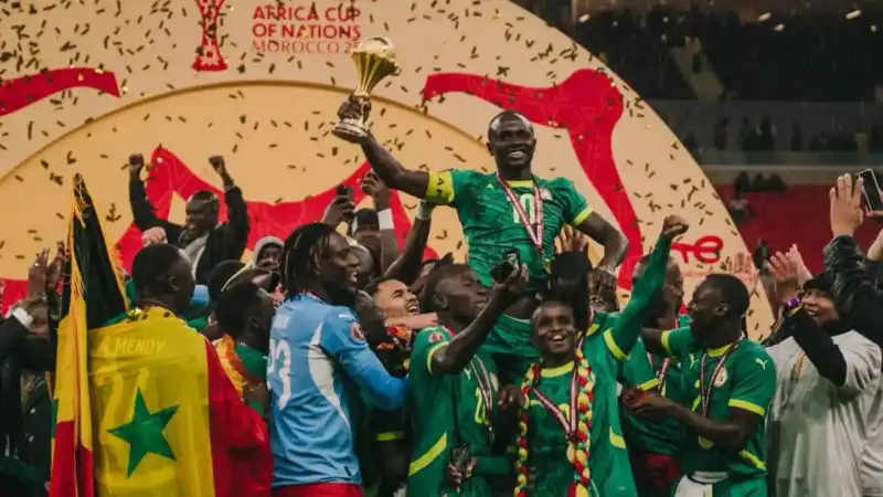 Mundial 2026: una por una, las nuevas reglas que se implementarán 6 El Mundial 2026 estrenará nuevas reglas: cambios rápidos, más poder para el VAR, pausas obligatorias y sanciones más duras. Conocé todas las modificaciones.