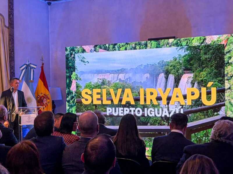 Passalacqua presentó el potencial turístico de Misiones en FITUR 2026: “Es una de las principales palancas para seguir creciendo” 2 Passalacqua y Arrúa expusieron el modelo turístico misionero ante empresarios europeos en FITUR 2026.