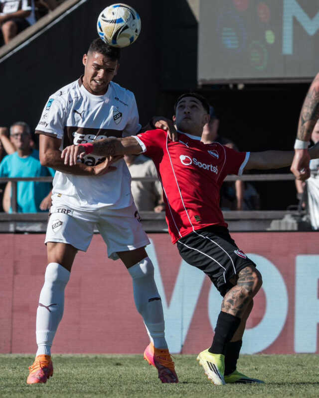 Torneo Apertura: Triunfo de Huracán en el clásico y hoy cierra la fecha 4 4 Sarmiento, Independiente y Huracán ganaron en la jornada del sábado por la fecha 4 del Torneo Apertura. hoy lunes 9 de febrero cierra la fecha 4.