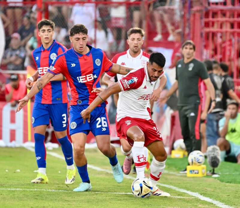 Torneo Apertura: Triunfo de Huracán en el clásico y hoy cierra la fecha 4 5 Sarmiento, Independiente y Huracán ganaron en la jornada del sábado por la fecha 4 del Torneo Apertura. hoy lunes 9 de febrero cierra la fecha 4.