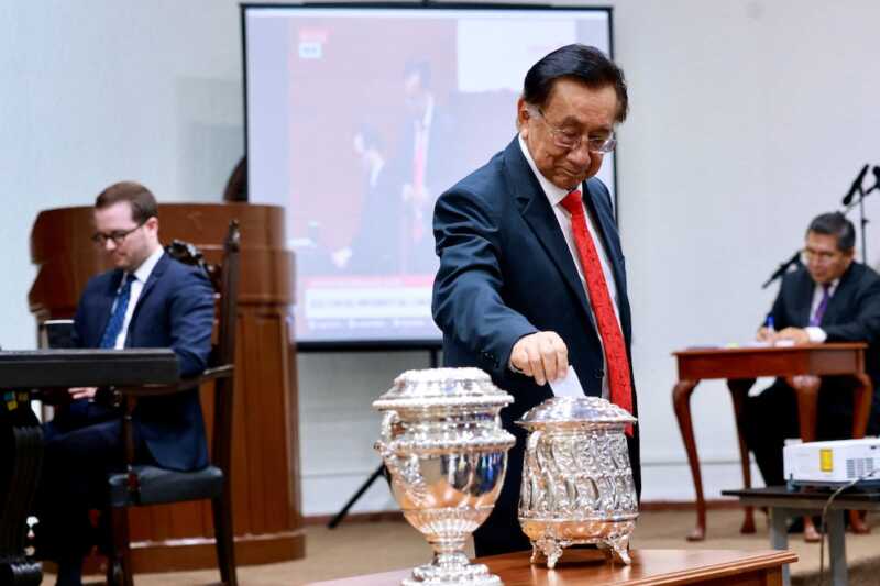 José María Balcázar fue elegido presidente interino de Perú en una votación marcada por la polémica 1 balcazar
