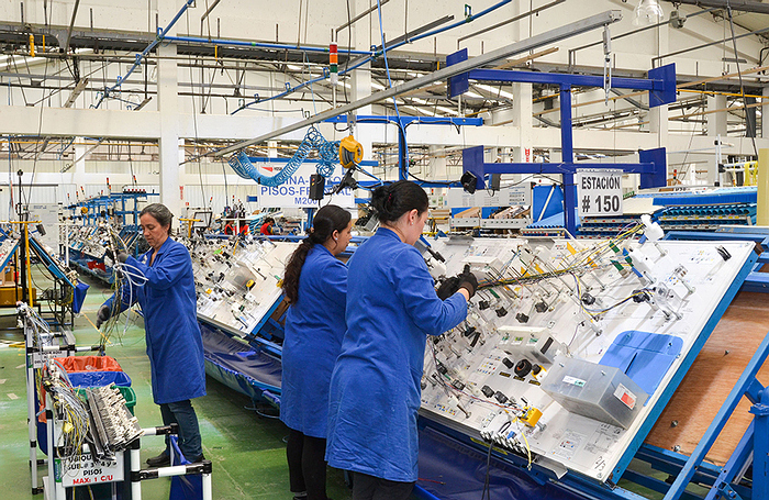 La producción industrial cayó 4,4% interanual en enero, pero mostró rebote mensual 3 producción