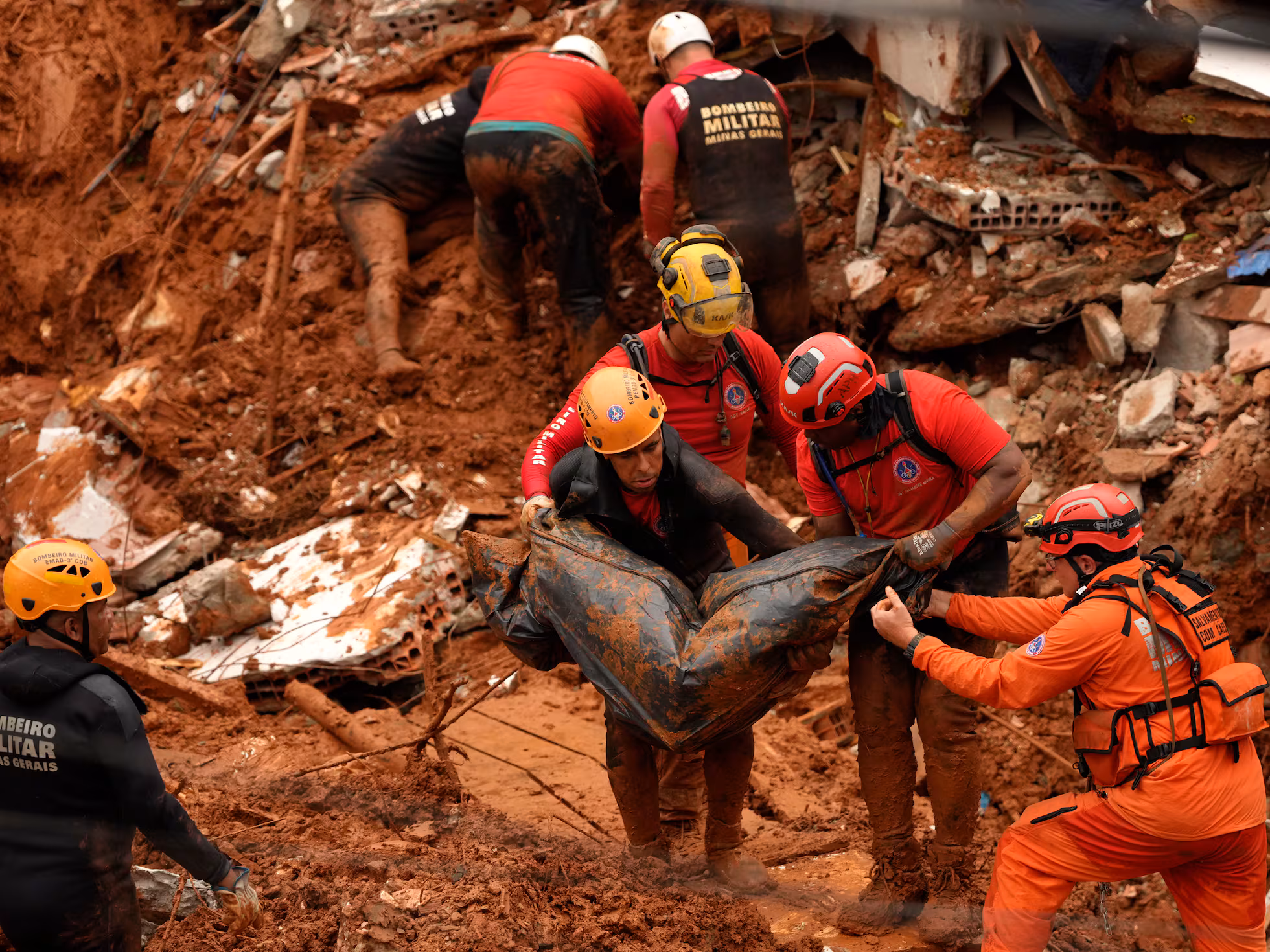 Brasil: las lluvias dejan 70 muertos y continúan las búsquedas 1 Brasil