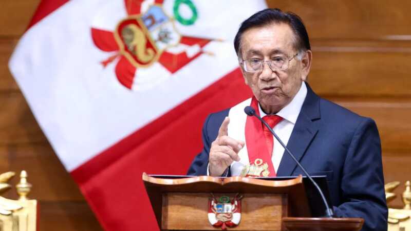 José María Balcázar fue elegido presidente interino de Perú en una votación marcada por la polémica 2 El Congreso eligió a Balcázar como presidente provisional