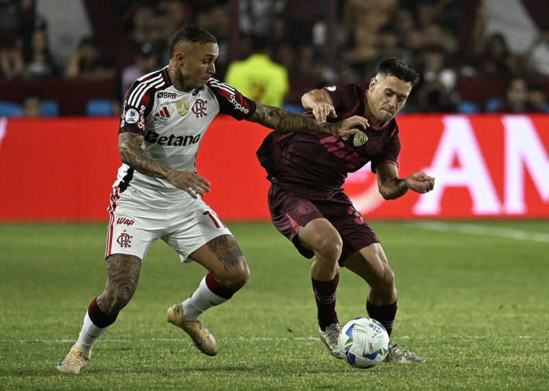 Lanús busca conquistar la Recopa Sudamericana ante Flamengo 3 Lanús visita a Flamengo en el Maracaná por la vuelta de la Recopa Sudamericana 2026. El Granate ganó 1-0 en la ida y busca coronarse en Brasil.