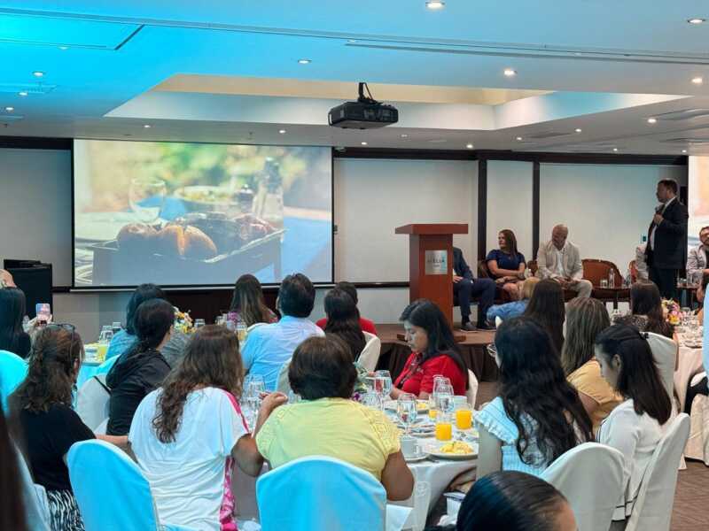 Misiones presentó en Perú el vuelo Lima–Iguazú y fortaleció el posicionamiento internacional del destino 5 Misiones presentó en Perú el vuelo Lima–Puerto Iguazú ante más de 120 operadores turísticos, fortaleciendo el posicionamiento internacional del destino.