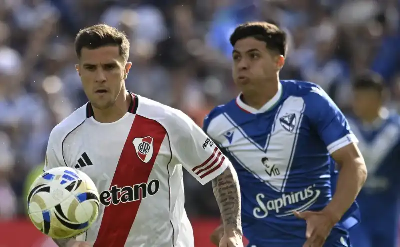 Coudet comenzó la limpieza del plantel y sorprendió con 11 bajas 4 Eduardo Coudet inició una profunda reestructuración en River Plate y dejó afuera de la pretemporada en España a 11 futbolistas, entre ellos Paulo Díaz, Germán Pezzella y Fabricio Bustos.