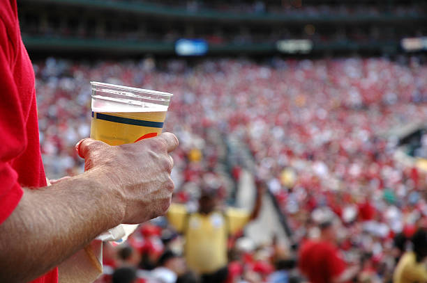 Los Borrachos del Tablón: River habilita la venta de cerveza con alcohol en el Monumental River venderá cerveza con alcohol en el Estadio Monumental desde el partido ante Tigre. La medida será una prueba piloto en sectores habilitados, en medio de obras, cambios comerciales y un futuro nuevo naming del estadio.