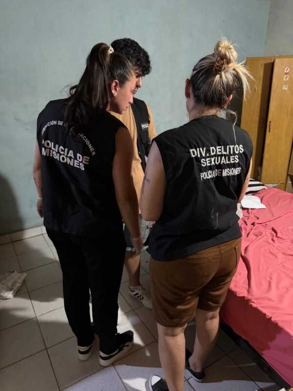 Secuestraron teléfonos y un “payé” en la casa del comerciante posadeño acusado de abusar de un menor 1 allanamiento abuso sexual posadas (3)