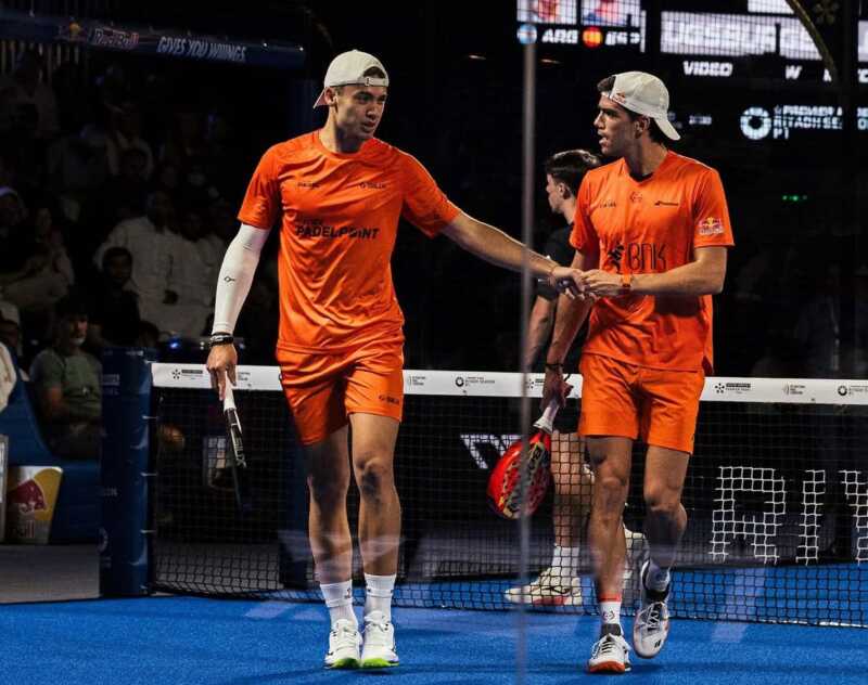 Leo Augsburger va por otro golpe en Buenos Aires: el misionero debuta en el P1 ante su gente 4 Leandro Augsburger debuta en el P1 de Buenos Aires junto a Juan Lebrón. El misionero buscará seguir haciendo historia en el Circuito Mundial de Pádel ante el público argentino.