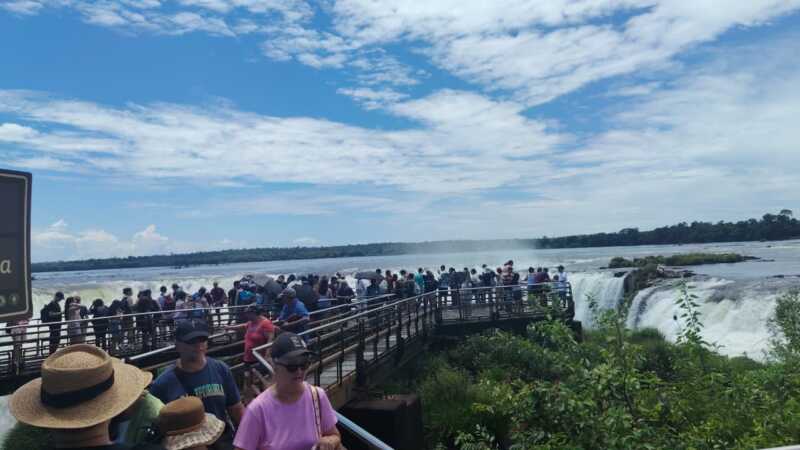 “El turismo le surfea a la crisis”: Misiones cerró Carnaval con 80% de ocupación promedio 3 cataratas 2 - 2
