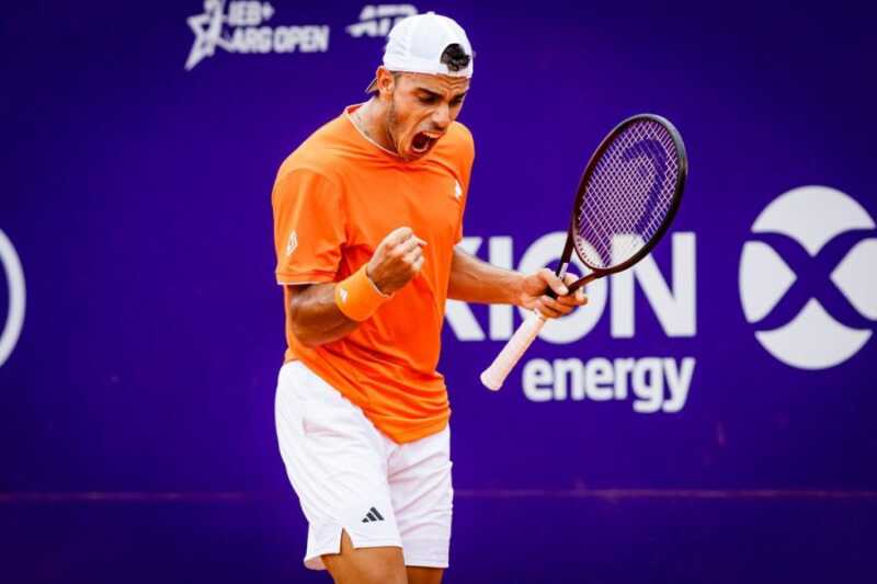 Cerúndolo enfrenta a Medvedev en Miami en un duelo de alto nivel 4 Francisco Cerúndolo se mide ante Daniil Medvedev en la tercera ronda del Masters 1000 de Miami, en un cruce clave para el argentino.