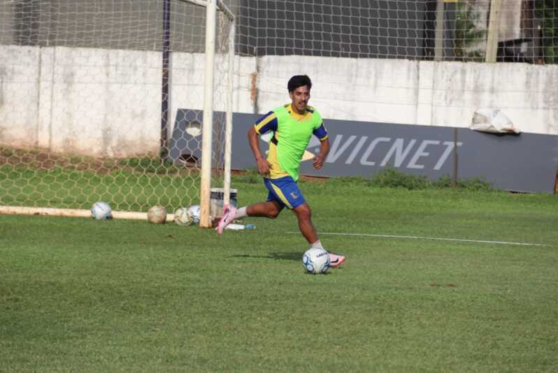 Iván “Chuky” Esquivel regresó a Mitre para el Federal A 2026 1 Iván “Chuky” Esquivel regresó a Bartolomé Mitre tras su paso por Juventud Unida de Gualeguaychú y ya entrena con el plantel que afrontará el Federal A 2026.