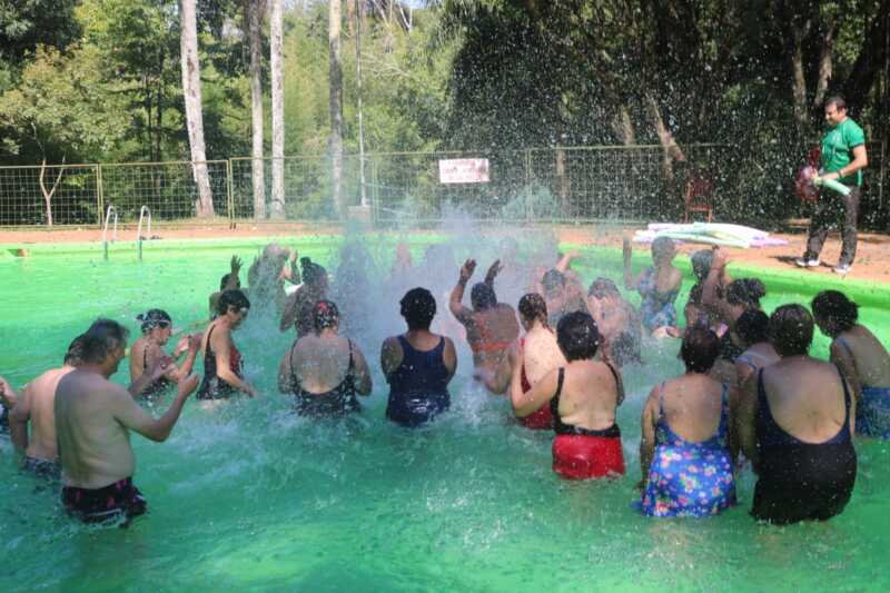 Más de 200 personas participan de la Colonia de Vacaciones para Adultos y Adultas Mayores en el Salto Berrondo, organizada por el Municipio de Oberá.