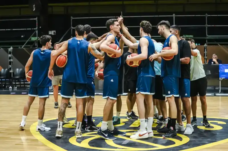 Rumbo a Qatar 2027: la Selección Argentina de Básquet juega un duelo clave ante Uruguay 1 Argentina enfrenta a Uruguay en el Estadio Obras por los Clasificatorios FIBA rumbo al Mundial Qatar 2027. Hora, TV, plantel y cómo llega el equipo de Prigioni.