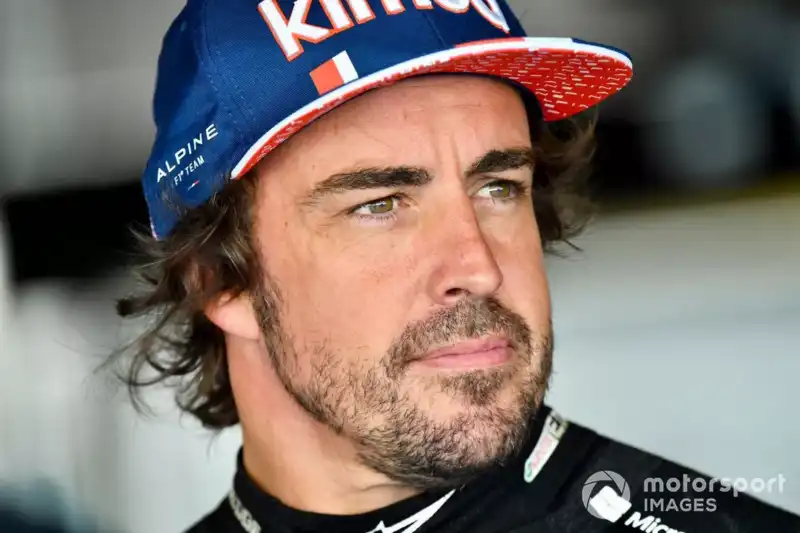 Franco Colapinto terminó 15° en la primera práctica libre del Gran Premio de Mónaco de Fórmula 1. Charles Leclerc fue el más rápido con Ferrari en una sesión marcada por dos banderas rojas.