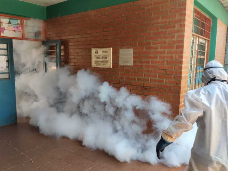 Campaña de control de plagas en establecimientos educativos de Oberá El Área de Control de Vectores ejecuta la campaña preventiva en establecimientos educativos de Oberá durante la semana previa al inicio de clases.