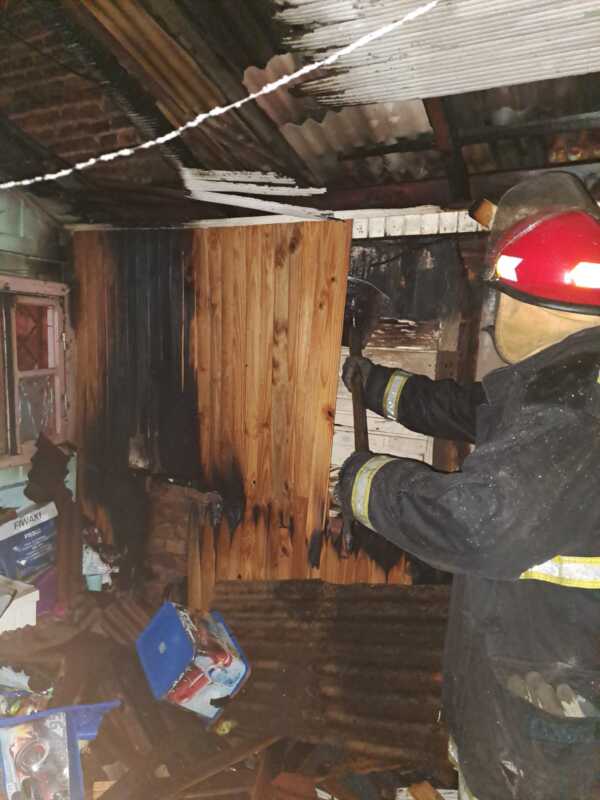 Un desperfecto eléctrico provocó un incendio en una vivienda de Oberá y no hubo heridos 3 Incendio en oberá