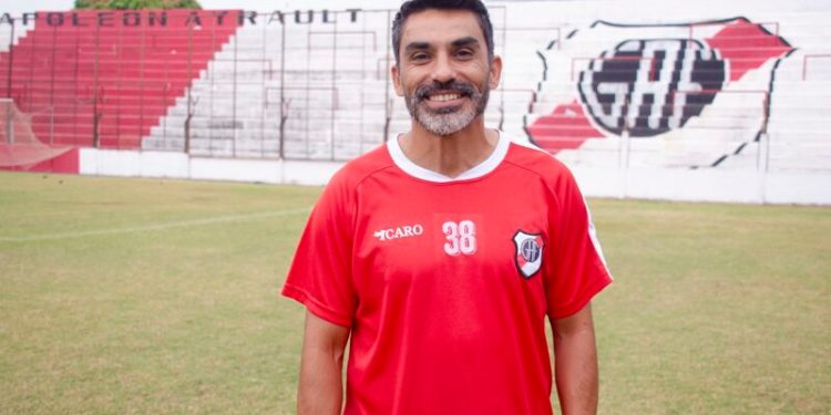 Juan Eluchans dejó de ser DT de Guaraní y ya habría reemplazante 2 Guaraní Antonio Franco se quedó sin DT tras la salida de Juan Eluchans, quien dirigió solo cuatro partidos en su breve ciclo al frente del equipo.