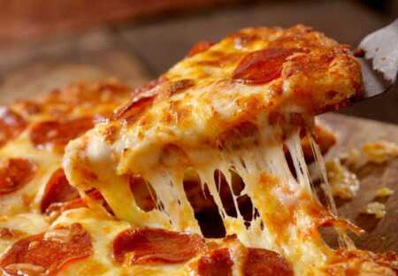 Cada 9 de febrero se celebra el Día Mundial de la Pizza, uno de los platos más populares del mundo y un verdadero clásico en la Argentina.