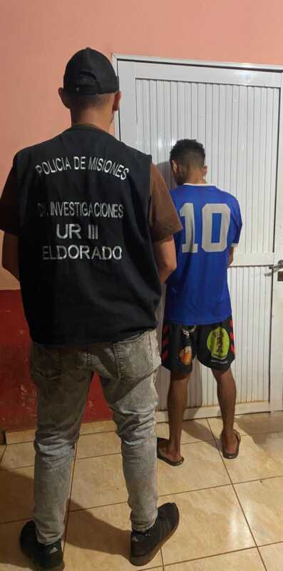policial detenido - 4