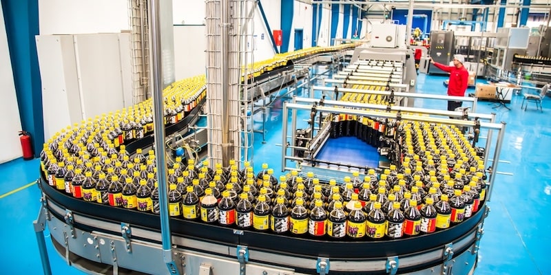 La producción industrial cayó 4,4% interanual en enero, pero mostró rebote mensual producción