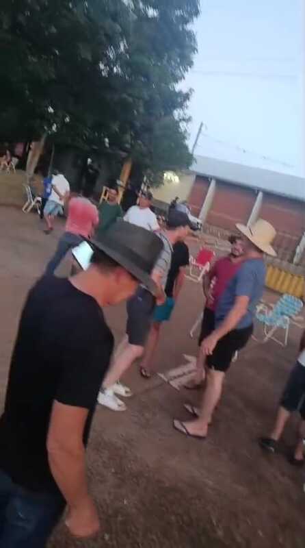 Acampe de tabacaleros en Alem: acusan que en el inicio del acopio ya pagaron menos de lo acordado 2 tabacaleros misiones acampe alem