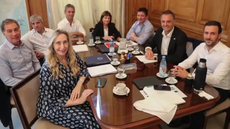 Adorni intensifica su agenda con ministros en medio de cuestionamientos 2 adorni