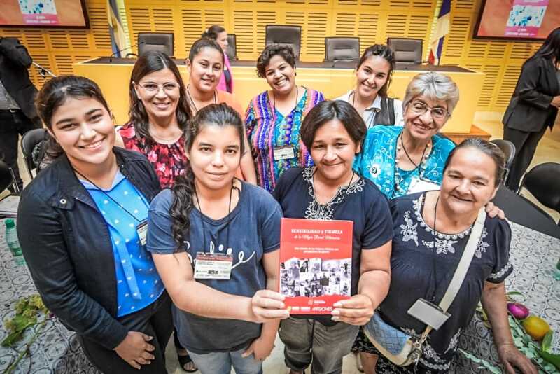 Presentaron en la Legislatura un libro sobre la mujer rural misionera 5 dsc02107 - 1