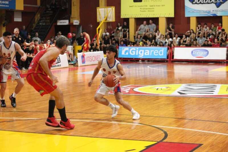 Tokio mantuvo el invicto como local y venció a Hércules en un partido intenso 4 Tokio derrotó 77-67 a Hércules en Posadas y mantiene su invicto como local en el Torneo Federal. Augusto Duarte fue el goleador en los orientales.
