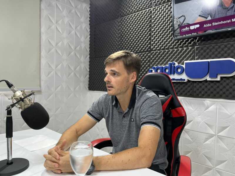 La Selección Argentina de vóley regresará a Misiones del 26 al 28 de mayo para disputar amistosos internacionales en el CEPARD de Posadas. El ministro de Deportes, Aldo Steinhorst, destacó el crecimiento de la infraestructura deportiva provincial, el impacto de los Juegos Deportivos Misioneros y el compromiso del Gobierno provincial con el deporte en un contexto económico complejo.