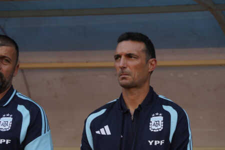Con el primer puesto del Grupo J asegurado, Lionel Scaloni analiza una rotación en la Selección argentina para el partido ante Jordania. Messi, Romero y otros titulares podrían descansar.