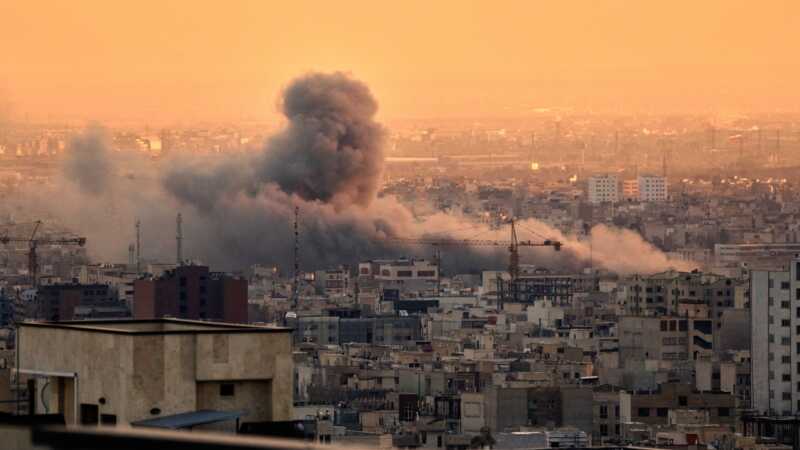 Ataque conjunto de Estados Unidos e Israel en Irán deja al menos 15 muertos en zona industrial Ataque