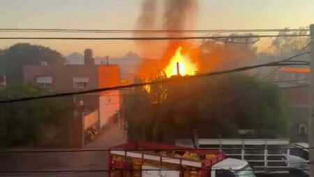 Explosión e incendio en Merlo: un depósito de garrafas desató el caos y dejó heridos HEQzE05bgAAGL8w - 1