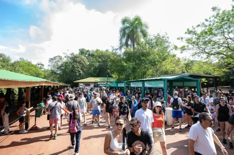 Iguazú vive un fin de semana XXL con alta ocupación y fuerte movimiento turístico 2 Iguazú