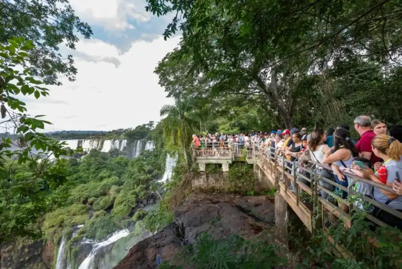 Iguazú vive un fin de semana XXL con alta ocupación y fuerte movimiento turístico Iguazú