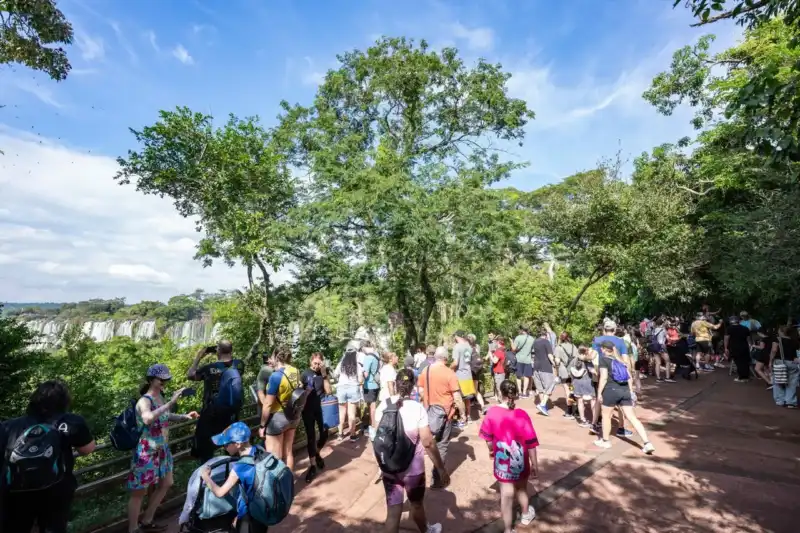 Iguazú vive un fin de semana XXL con alta ocupación y fuerte movimiento turístico 3 Iguazú