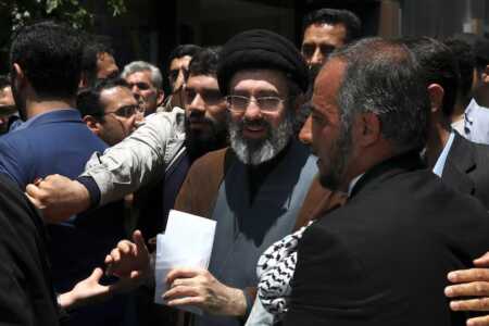 Irán: Mojtaba Khamenei es el nuevo líder supremo KMI72LWPARDN7GBRGW6ZCQTSPM - 3