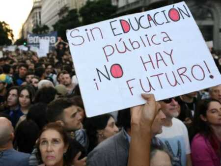 “Lo que está en juego es la educación pública”: fuerte convocatoria a la marcha universitaria en Posadas Estudiantes, docentes y sectores sociales marcharán en Posadas en defensa de la educación pública.